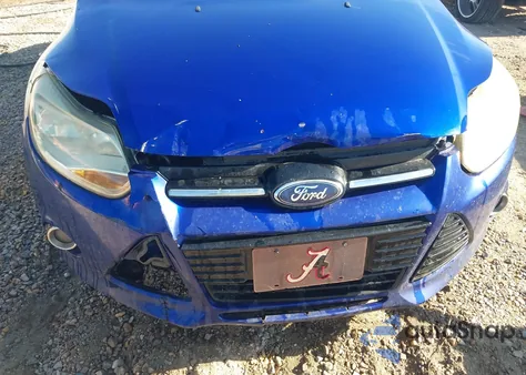 2014 Ford Focus Titanium z USA, uszkodzony, nr VIN 1FADP3J20EL240367